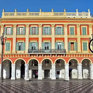 View On Principal Massena Place, Beach 2 Min Walk Nice